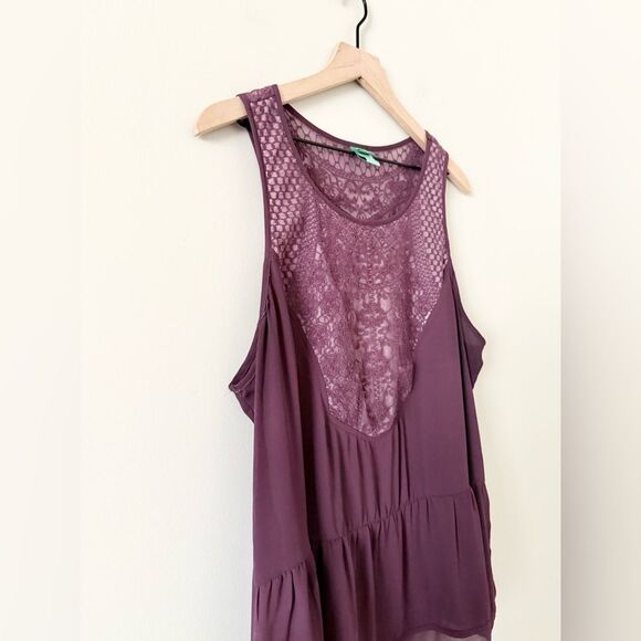 Pssst Sleeveless Peplum Blouse with Lace Front in Plum - Size 1X - Picture 2 of 5